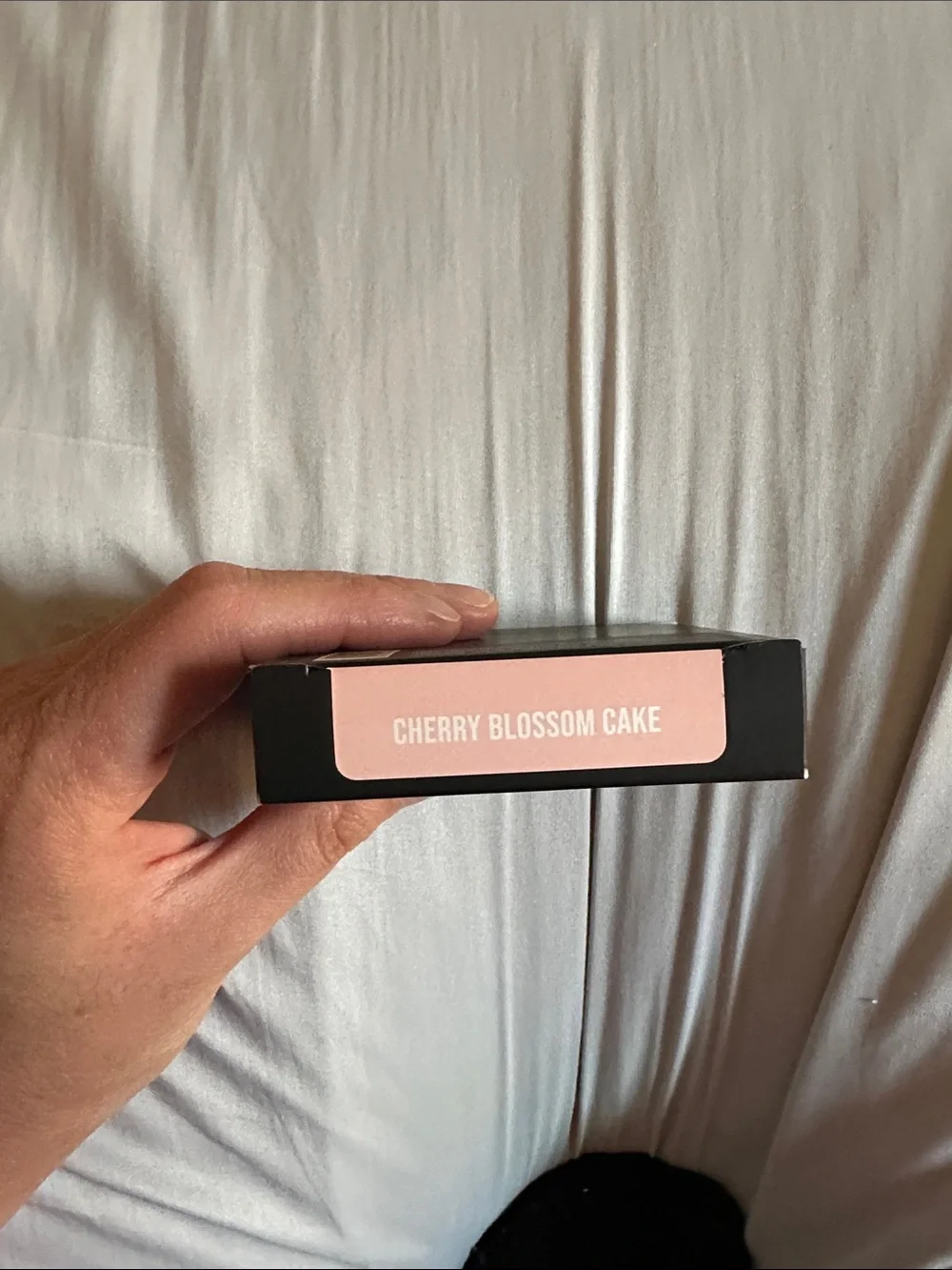 HUDA BEAUTY Easy Bake Pressed Setting Powder Cherry Blossom cake- ORIGINAl